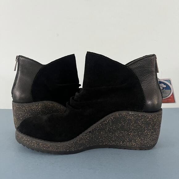 NWT Aetrex Kara Black Ankle Wedge Suede Weatherproof Boots - Picture 5 of 10